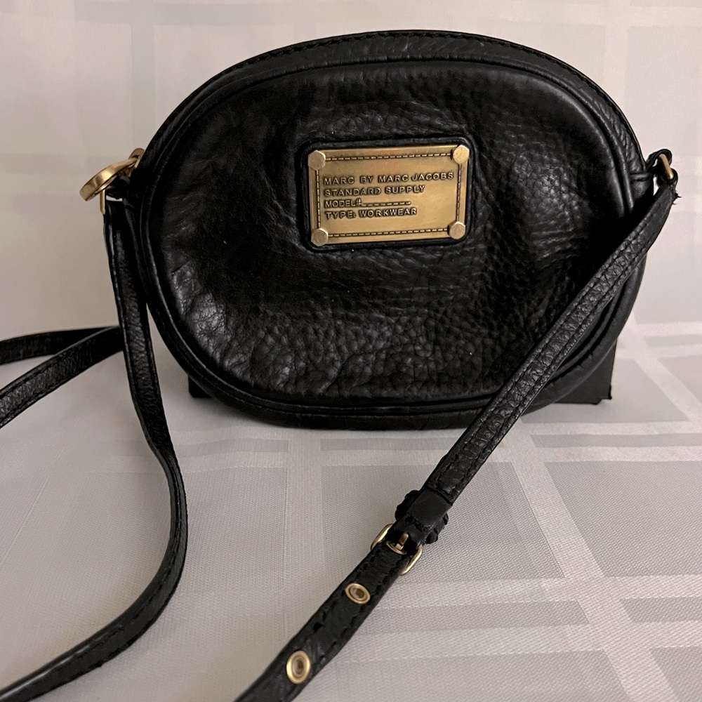 MARC BY MARC JACOBS classic workwear crossbody adjustable purse.